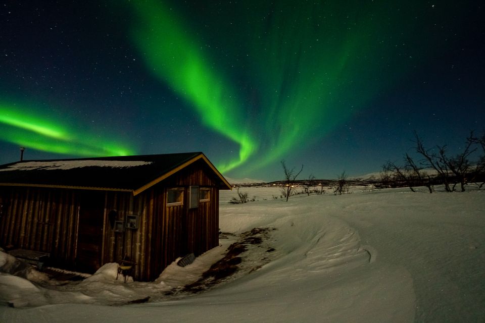 Abisko: Aurora Snowshoeing - Walking into Abisko after dark