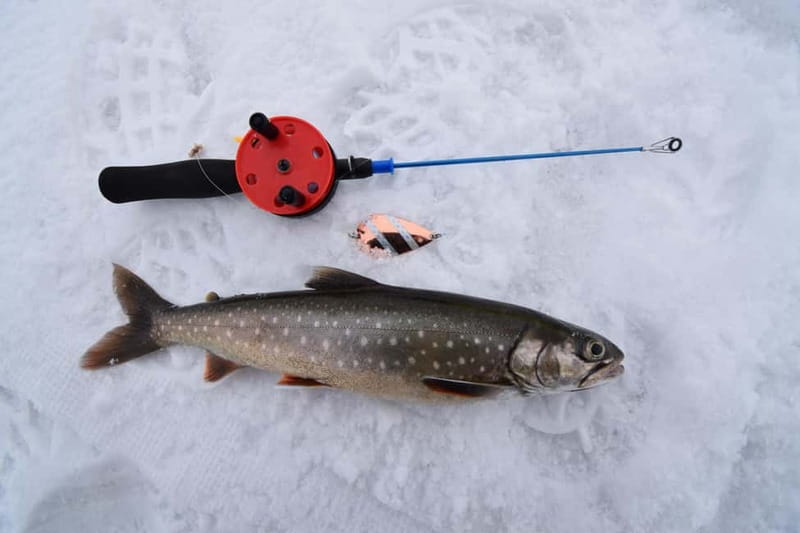 Abisko: Ice Fishing Experience - Staying warm on the ice