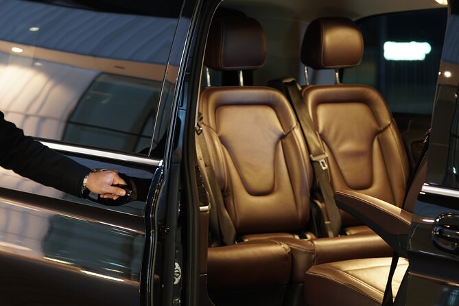 Airport Limousine Transfer: Arlanda Airport to Stockholm City 1-7 Passengers - Key points at a glance