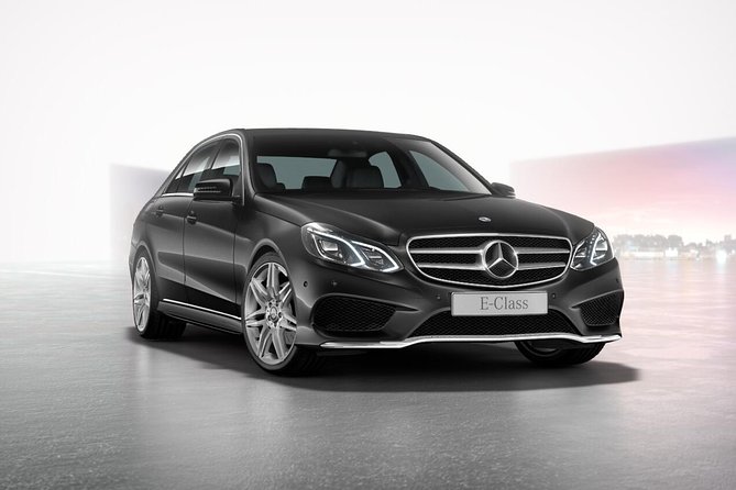 Airport Limousine Transfer: Arlanda Airport to Stockholm City 1-7 Passengers - From Arlanda Airport to central Stockholm