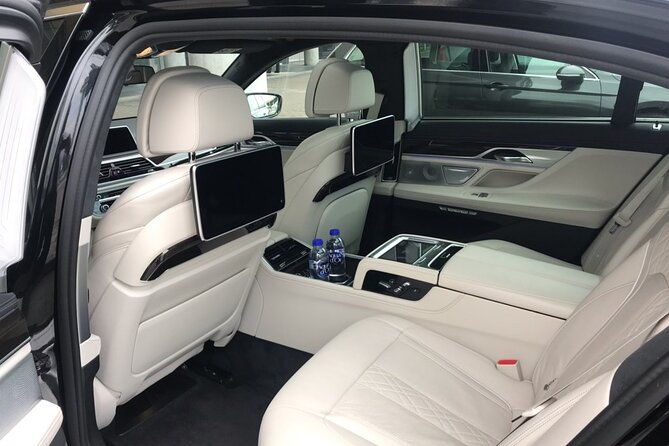 Airport Limousine Transfer: Arlanda Airport to Stockholm City 1-7 Passengers - WiFi, water, and other useful extras