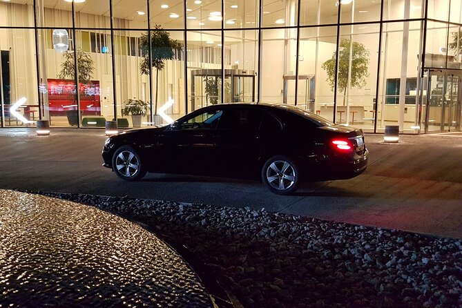Airport Limousine Transfer: Arlanda Airport to Stockholm City 1-7 Passengers - Who will get the most from this transfer
