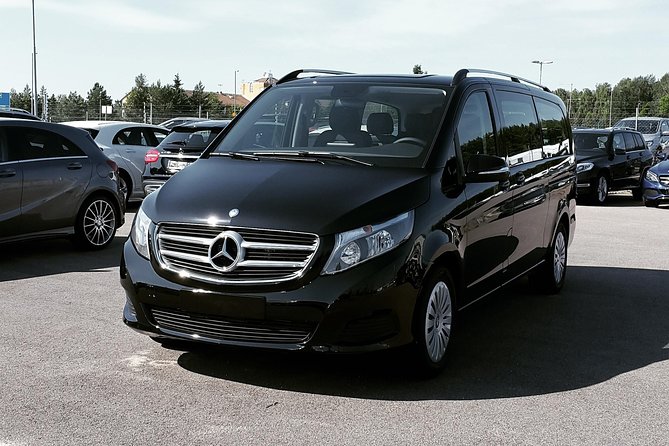Airport Limousine Transfer: Stockholm City to Arlanda Airport 1-7 Passengers - Meeting Your Chauffeur in Stockholm