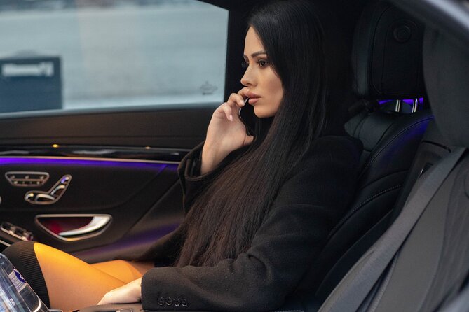 Airport Limousine Transfer: Stockholm City to Arlanda Airport 1-7 Passengers - A Chauffeur Who Keeps the Ride Simple