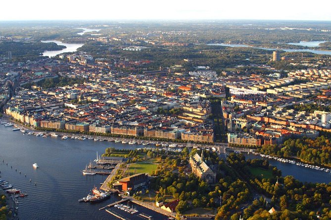 Airport Transfer: Airport ARN to Stockholm by Business Car - Safety and the driver experience