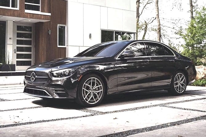 Airport Transfer: Airport ARN to Stockholm by Business Car - Booking details that matter