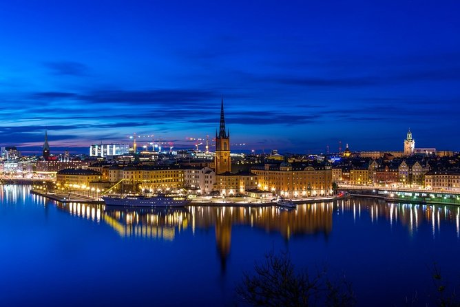 Airport Transfer: Airport ARN to Stockholm by Business Car - The 30-minute ride into Stockholm