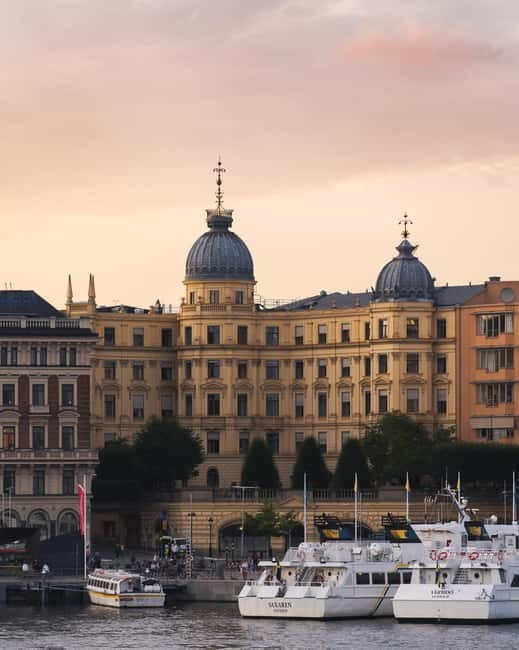 Best of Stockholm Walking Tour-3 Hours, Small Group max 10 - What the $75 price really buys you
