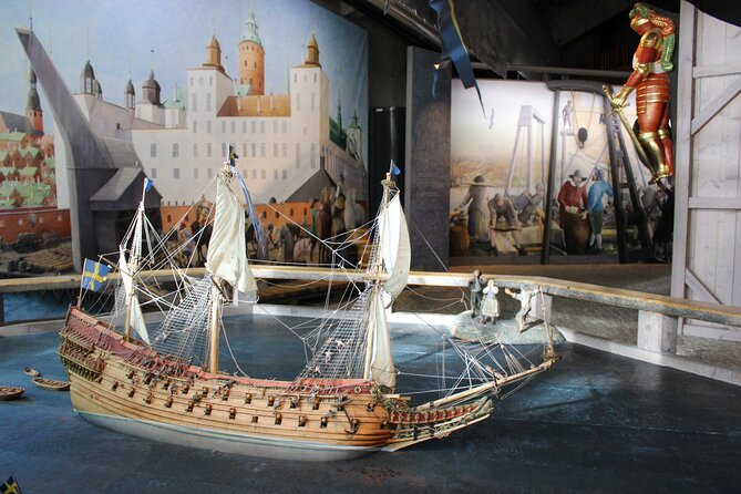 City Hall, Old Town & Vasa Museum - all-in-1 guided experience - Pace, weather, and practical comfort