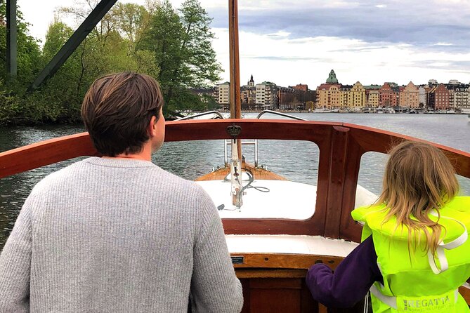 Discover Stockholm by Vintage Wooden Boat - Cruising around the Essingen islands