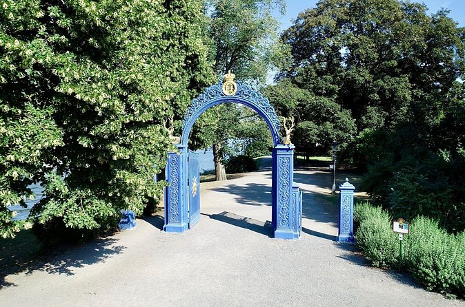Djurgården Sightseeing Tour - A two-hour route with one main stop