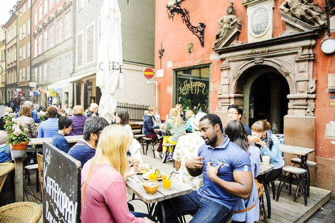 e-Scavenger hunt Stockholm: Explore the city at your own pace - The Royal Palace and Stockholm’s royal center