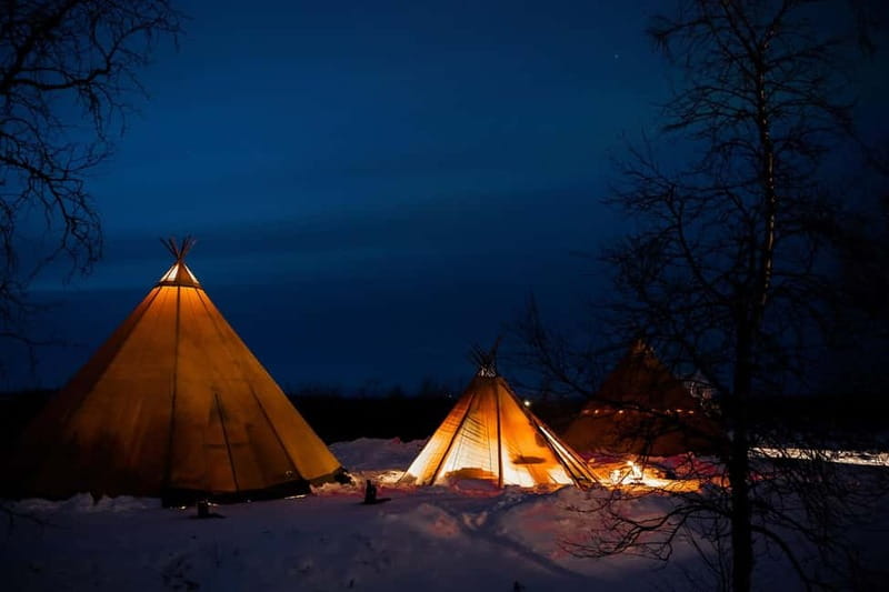 Experience the majestic Auroras Kiruna-Abisko & lodge dinner - Dinner first at Máttaráhkká Northern Lights Lodge