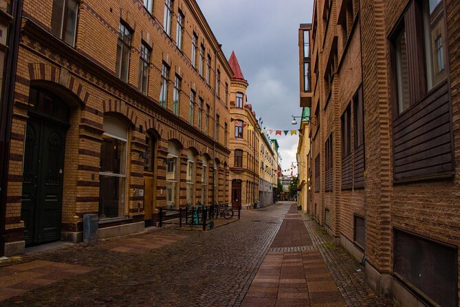 Explore Gothenburg in 60 minutes with a Local - A quiet pause at Esperantoplatsen