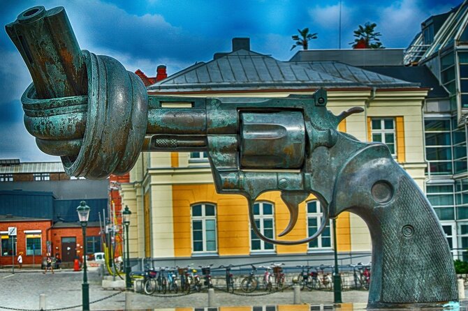 Explore Malmo in 60 minutes with a Local - Lilla torg, cafes, and a practical pause