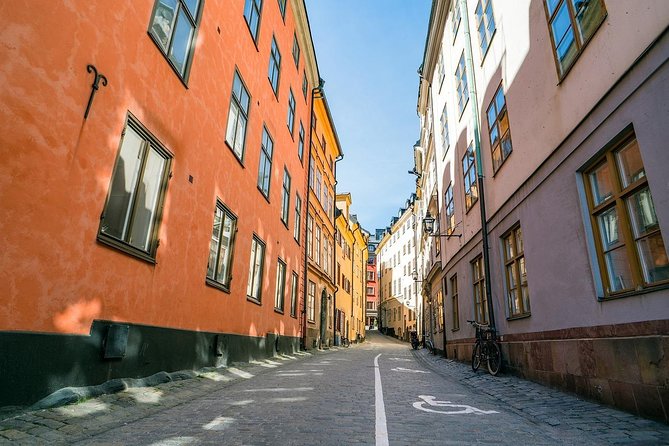 Explore Stockholm in 60 minutes with a Local - Café Sten Sture and the pleasure of a Swedish pastry