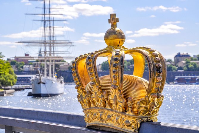 Explore Stockholm in 60 minutes with a Local - Starting at Slottsbacken near the Royal Palace