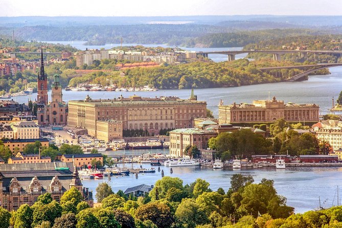 Explore the Instaworthy Spots of Stockholm with a Local - Kungsträdgården and the cherry-tree setting