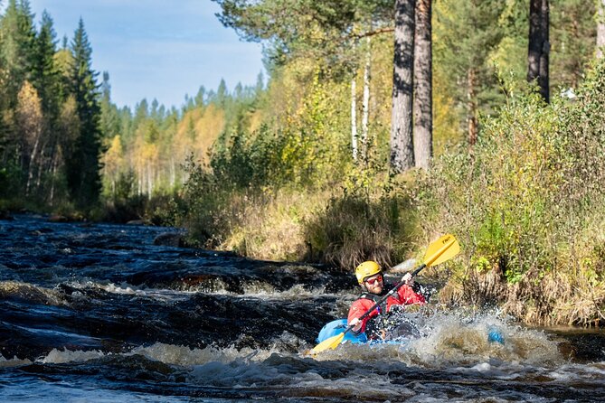 Family Packraft tour in Sälen - Hiking to the river and getting ready