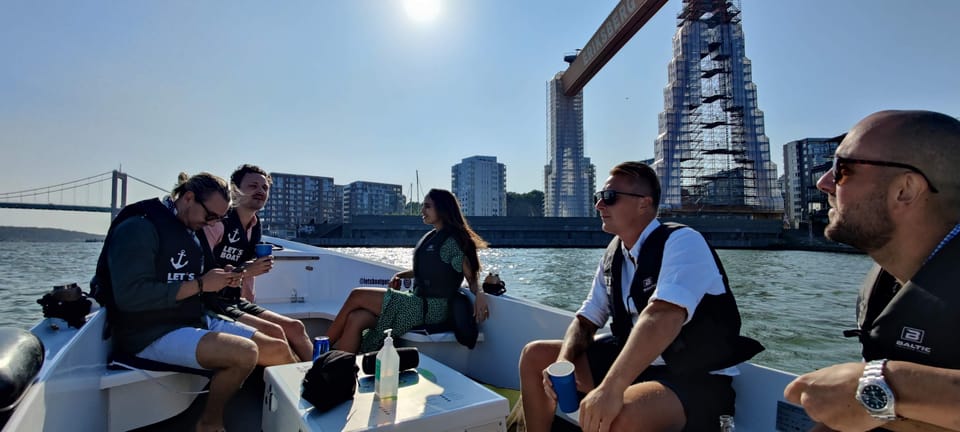 Gothenburg city center: Electric selfdrive boat tour - Why a self-drive boat works so well in Gothenburg