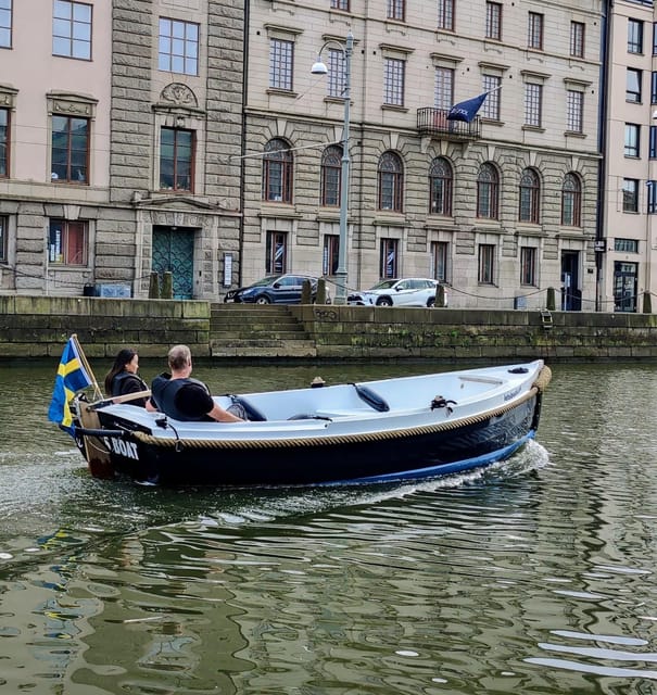 Gothenburg city center: Electric selfdrive boat tour - Banana Pier and Betelskeppet