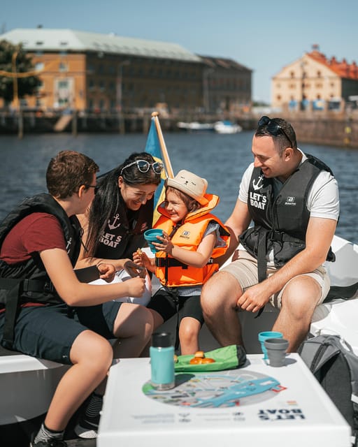 Gothenburg city center: Electric selfdrive boat tour - Rosenlundsverket and Carolus XI Rex Bastion