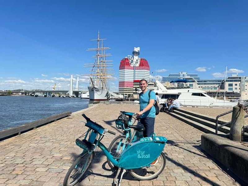 Gothenburg: City Highlights Bike Tour with Transfer - What the private format changes