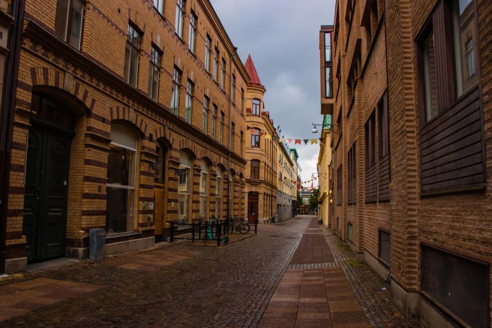 Gothenburg: Express Walk with a Local in 60 minutes - Guides Who Add Humor and Local Personality