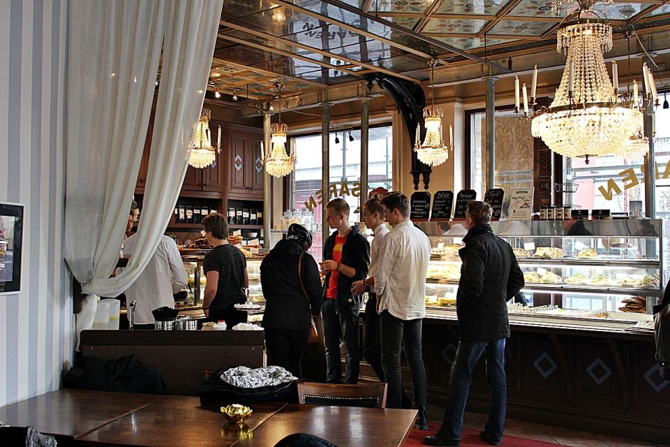 Gothenburg: Haga Old Town Walking Tour - From rough 19th-century district to popular cafe quarter
