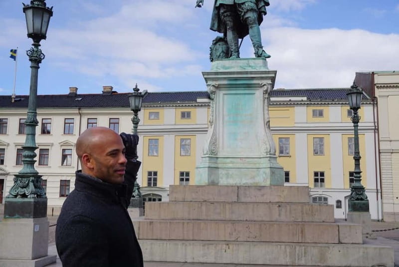 Gothenburg: Historical Walking Tour in Central City - Gothenburg Cathedral and Drottning Kristinas Jaktslott