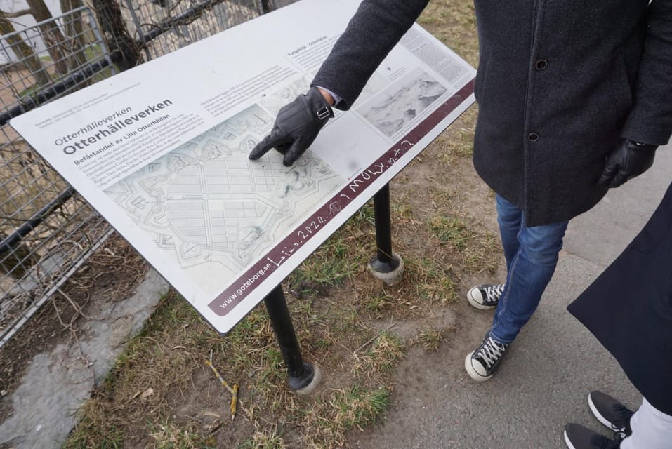 Gothenburg: Historical Walking Tour in Central City - Carolus XI Rex Bastion and Gothenburg’s defenses
