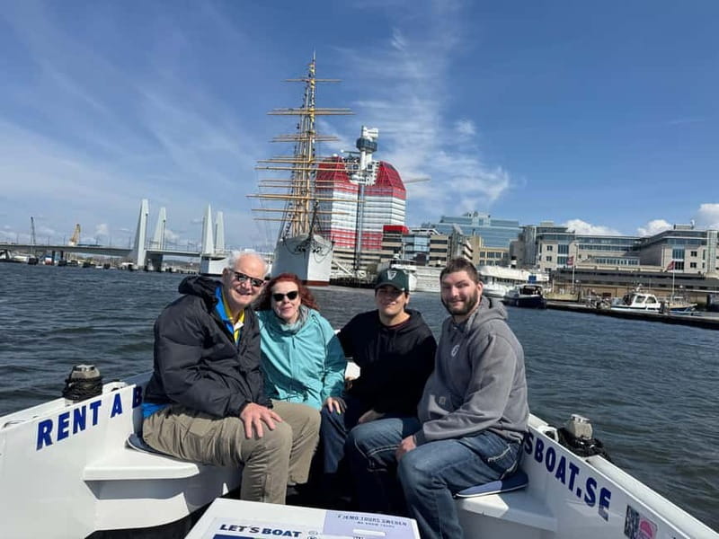 Gothenburg: Private Göta Älv Boat Tour with Pickup - A short cruise through 400 years of Gothenburg