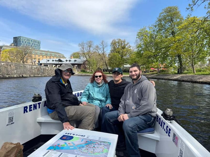 Gothenburg: Private Göta Älv Boat Tour with Pickup - What the private format is really worth