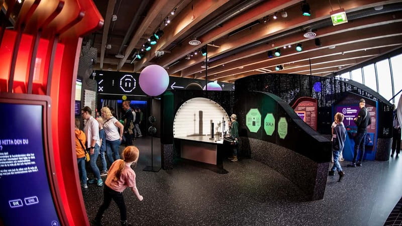 Gothenburg: Universeum Entry Ticket - Start with the rainforest