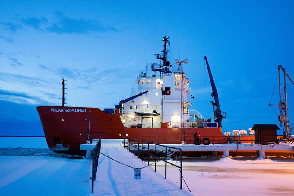 Icebreaker Cruise 2 h - The 45-minute stop on the frozen sea