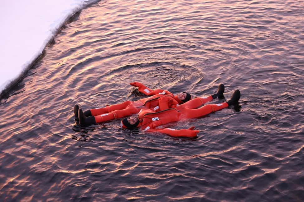 Icebreaker Cruise 2 h - Reaching Axelsvik from Lapland