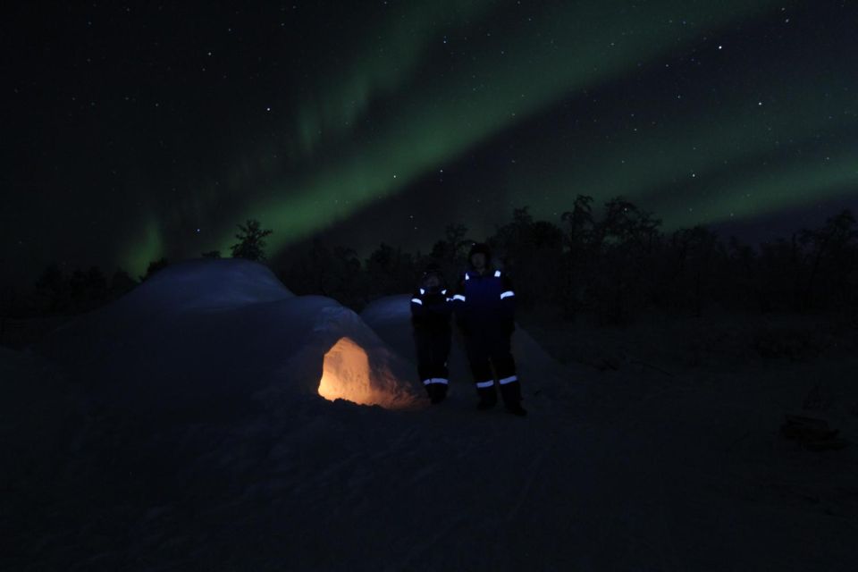 Kiruna: Build your own igloo overnight Tour - The sleeping setup inside your igloo