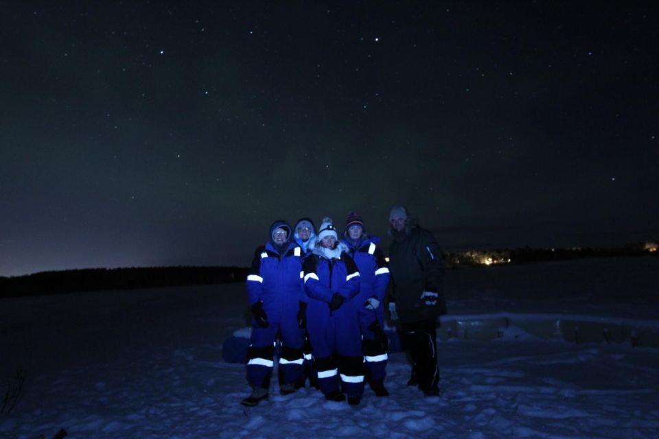 Kiruna: Build your own igloo overnight Tour - Dinner beside an open fire