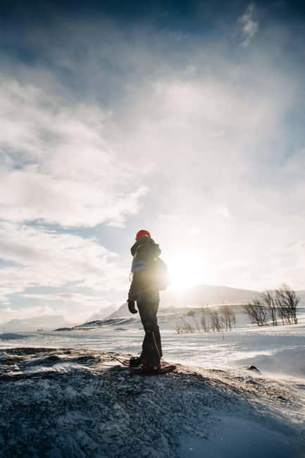 Kiruna: Daytime Snowshoe Hike - Fitting snowshoes for deep snow