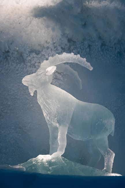 Kiruna: Icehotel and Sami Camp Day Trip - Inside the Icehotel, where winter becomes art
