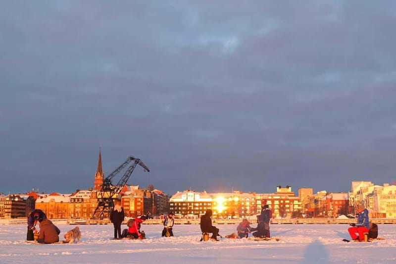 Lulea: Ice Fishing Tour in the heart of the city with Guide - Meeting the guide at Gamla Hamnkranen