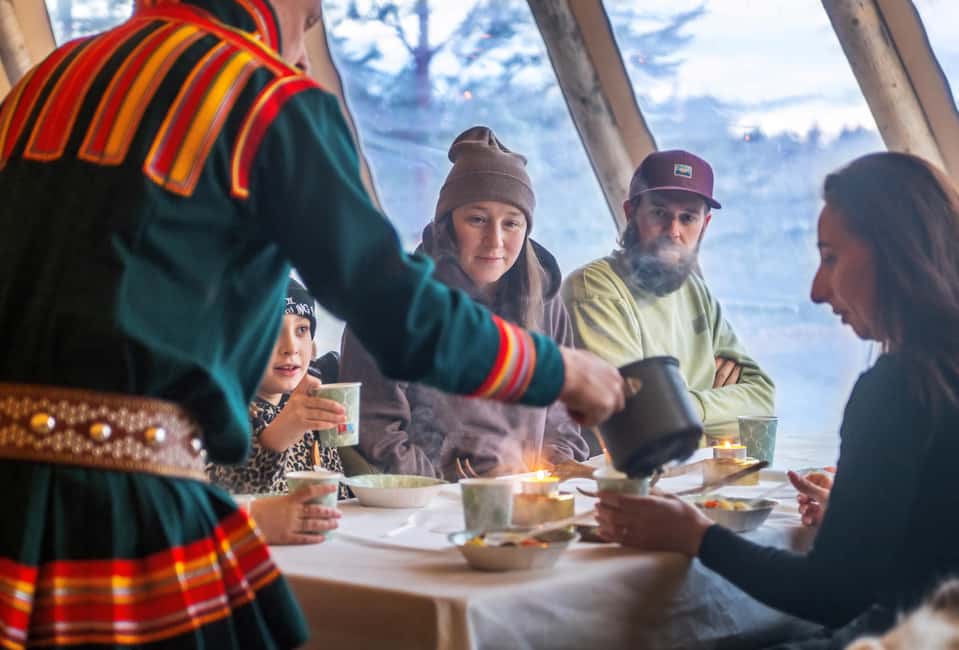 Luleå: Meet and Feed the Reindeer – Short Experience - Entering the enclosure and meeting the herd