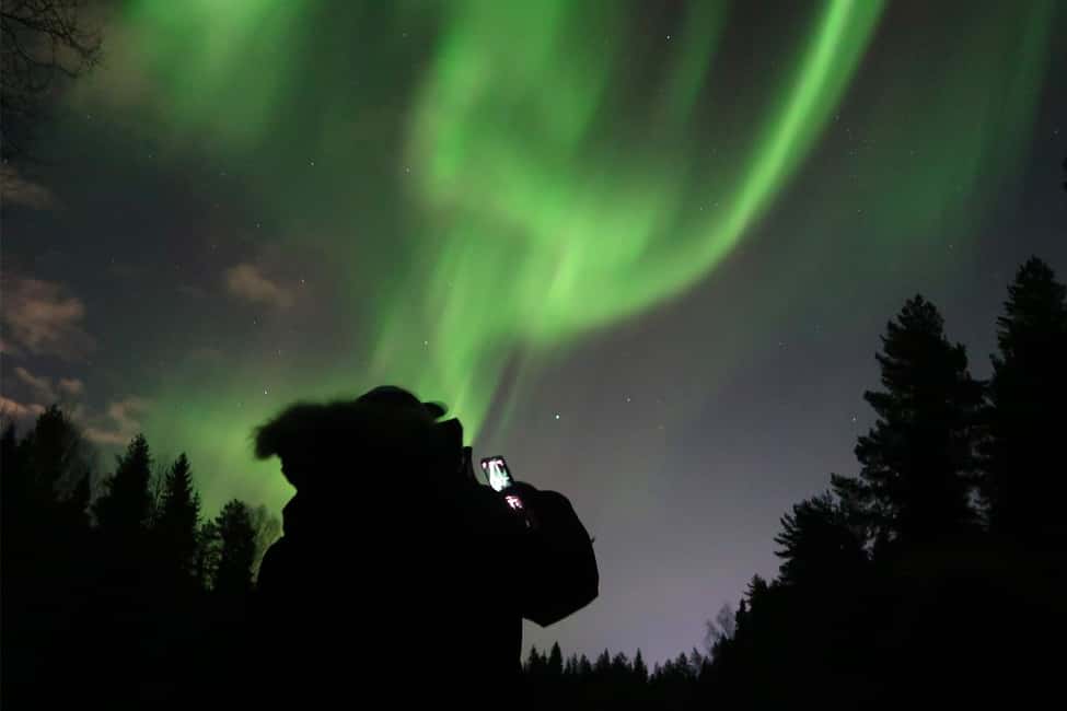 Luleå: Northern Lights Tour by Car with Swedish Treats - What happens at the viewing stops