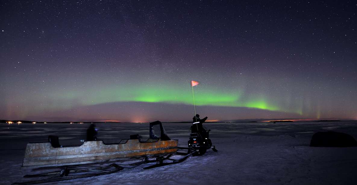 Luleå : Northern Lights Tour on a Snowmobile drawn Sled - Getting comfortable inside the sled
