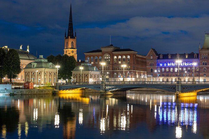 Magical "Stockholm by Night" Photo Walk - City Hall and moving light trails