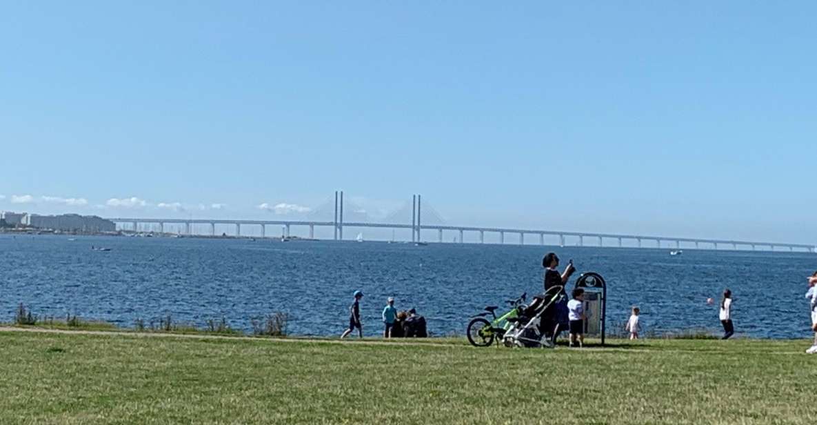 Malmö: 3-Hour Guided Walking Tour - Malmö Castle and two central parks