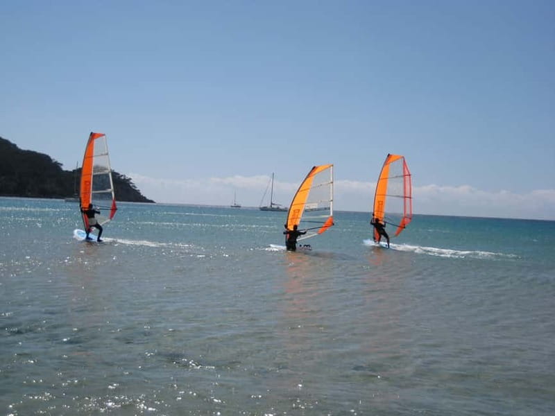 Malmö: Beginner class Dynamic Windsurfing - Changing into wetsuit and wetshoes