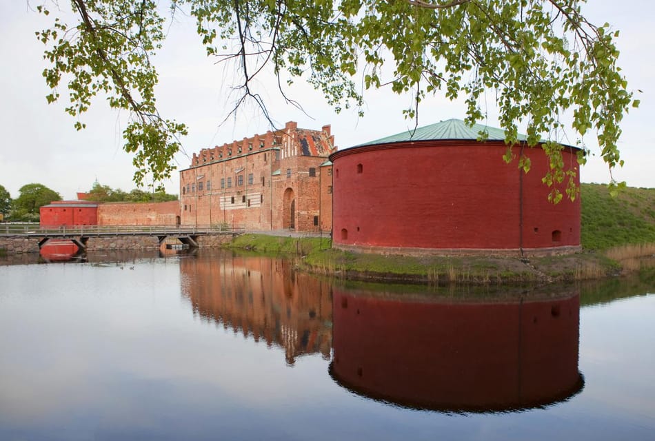 Malmö: Sightseeing and Landmarks tour by bike - Starting under Malmö Central Station