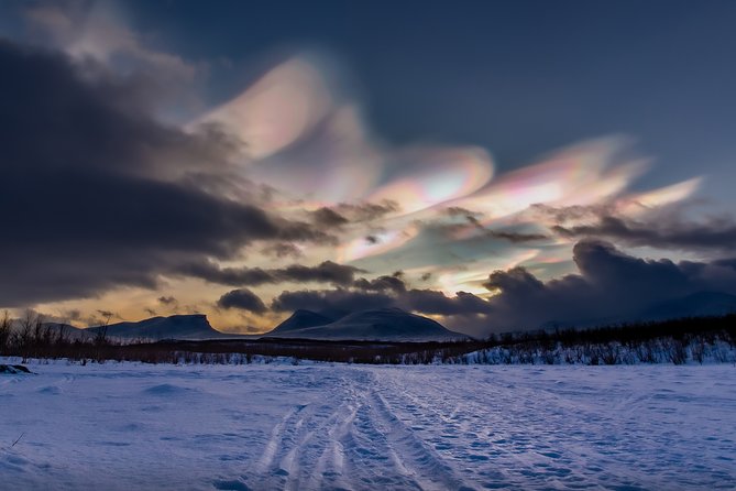 Morning hike in Abisko National Park - Frozen water, snow tracks, and changing weather