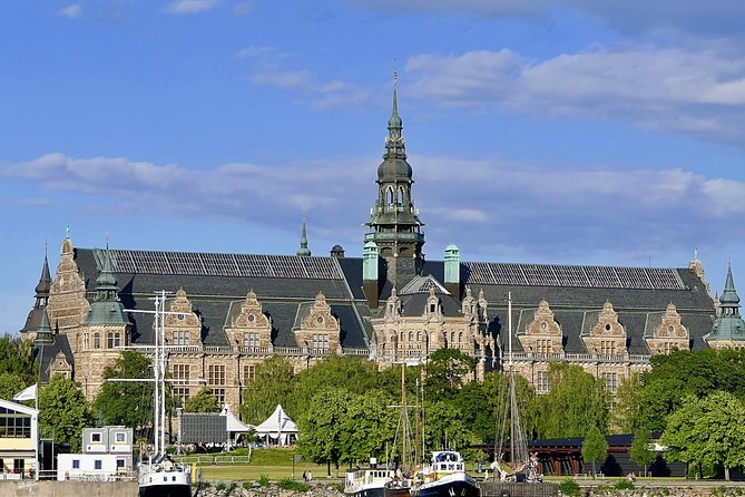 Private 4h VIP city tour by limousine car and guide in Stockholm - City Hall and the Nobel connection